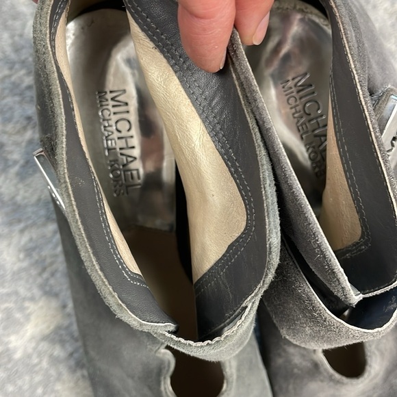 MICHAEL Michael Kors Devenport Suede Leather Cutout Heels Booties Gray Sz 7 - Picture 11 of 14